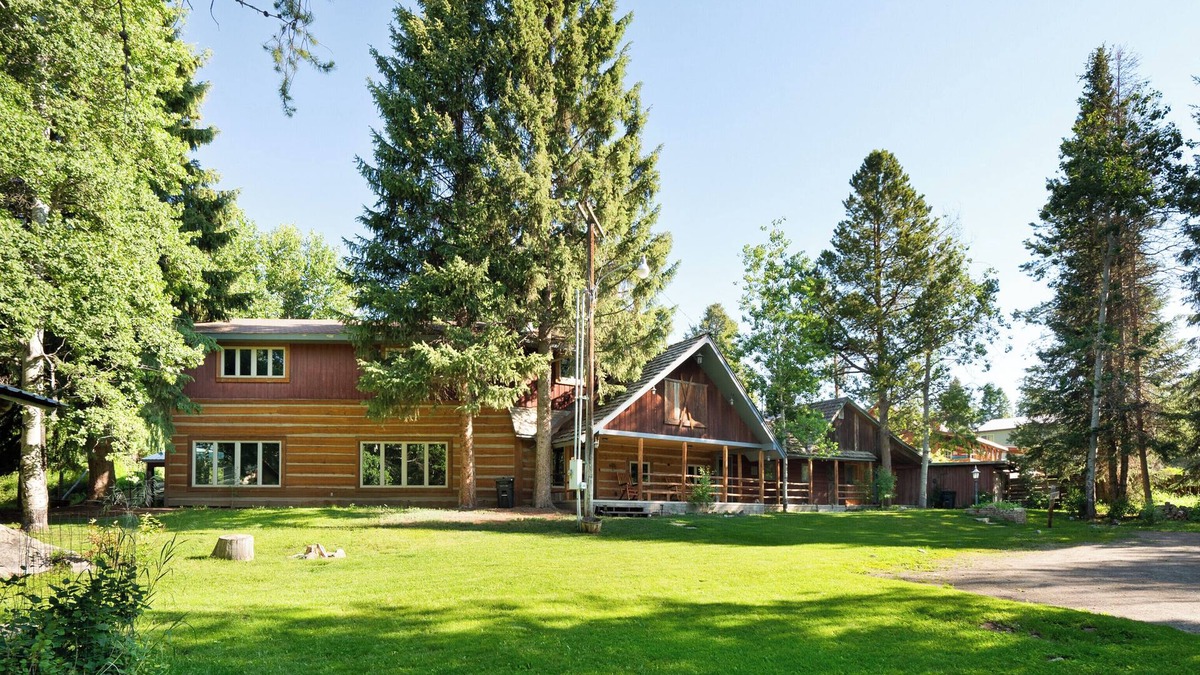 Jardine Cabin | Gardiner Getaway: your cozy cabin near Yellowstone National Park! [Unit 1]