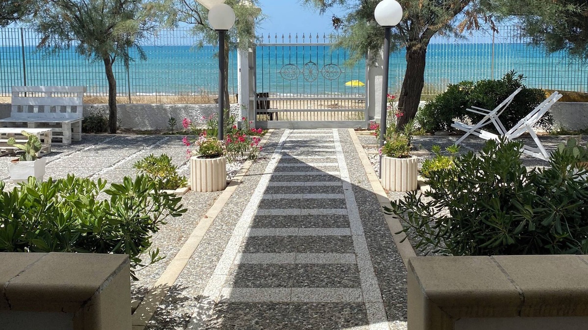 Lesina Villa | Gargano-Meravigliosa Villa al mare tra i fiori