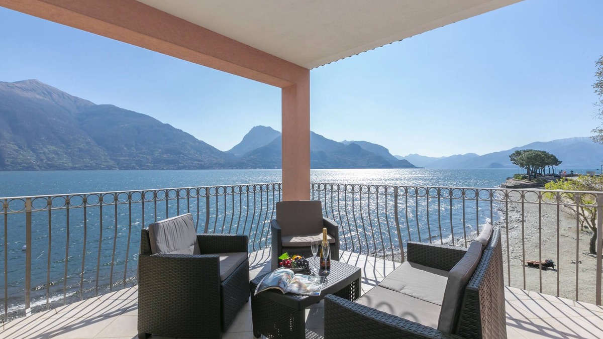 Acquaseria Apartment | Garibaldi Lake view 3