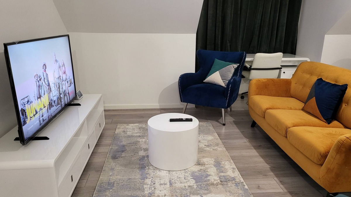 Greenwich Apartment | Garland Modern 2 Bedroom Apartment With Parking