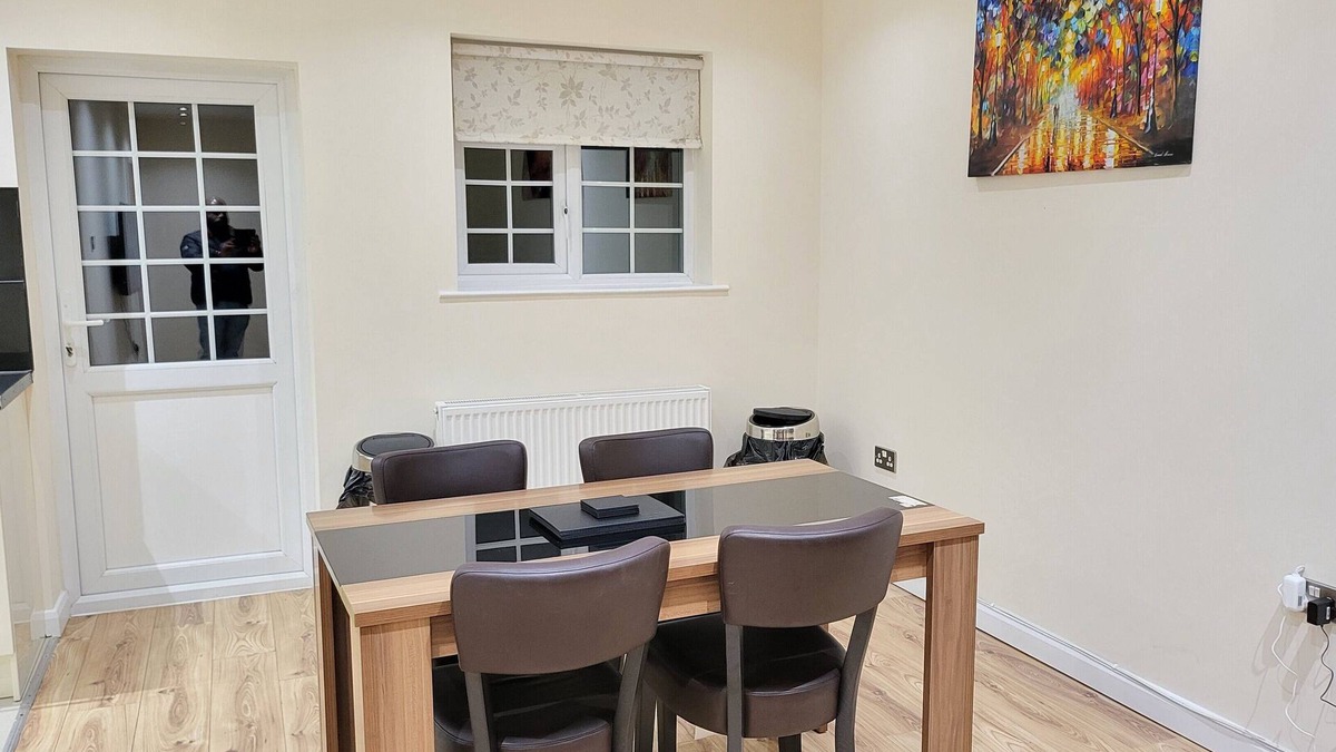 Edgware Apartment | Garland Modern Spacious Apartment With Garden, Edgware
