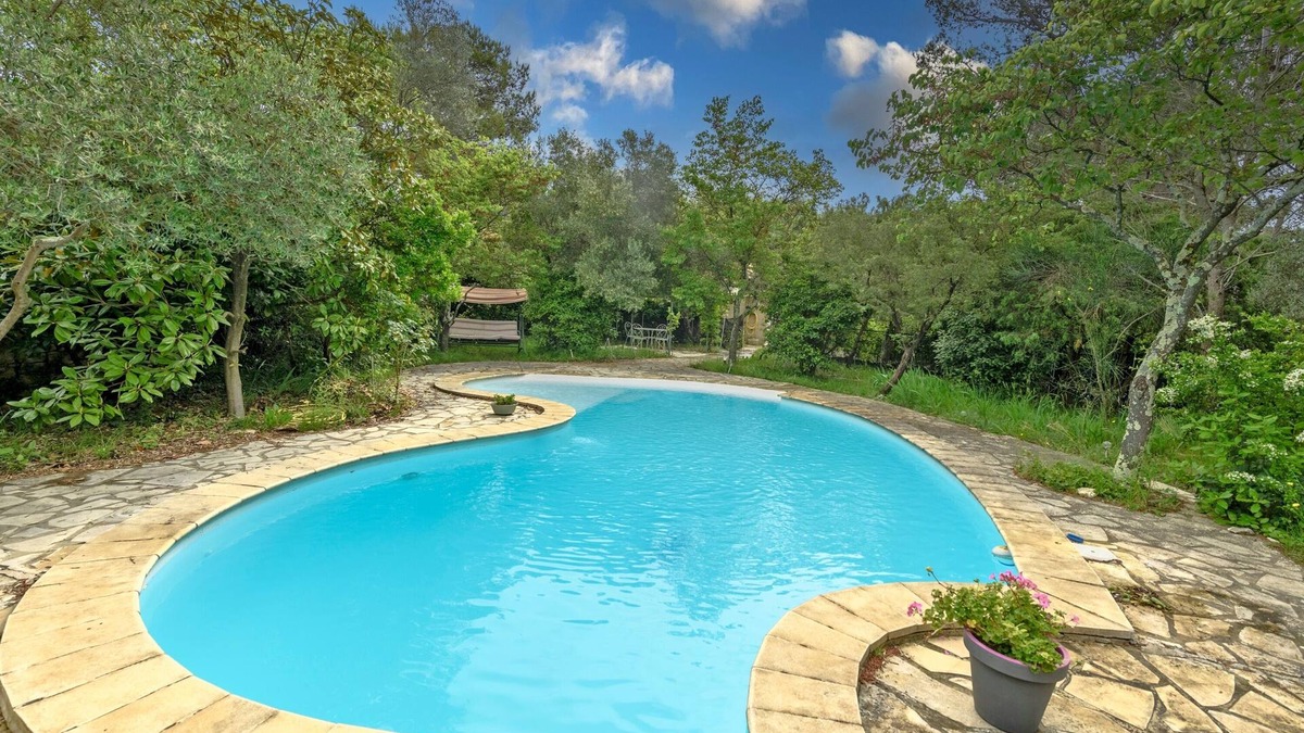 Quartier des Espesses Apartment | Garrigue de Nîmes - Climatisé avec piscine partagée