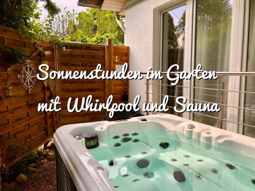 Petershagen Apartment | GartenApartment Strandgut mit Outdoor Whirlpool und Garten