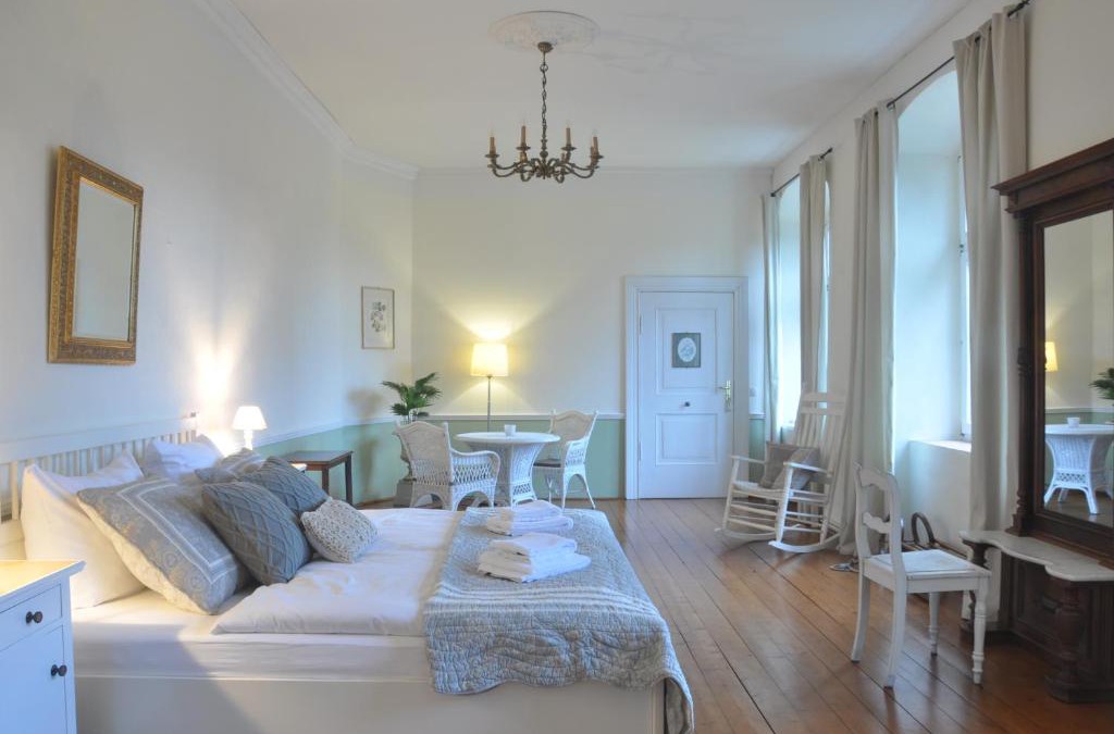 Berge Bed & Breakfast | Gartenzimmer im Schloss Neuhausen