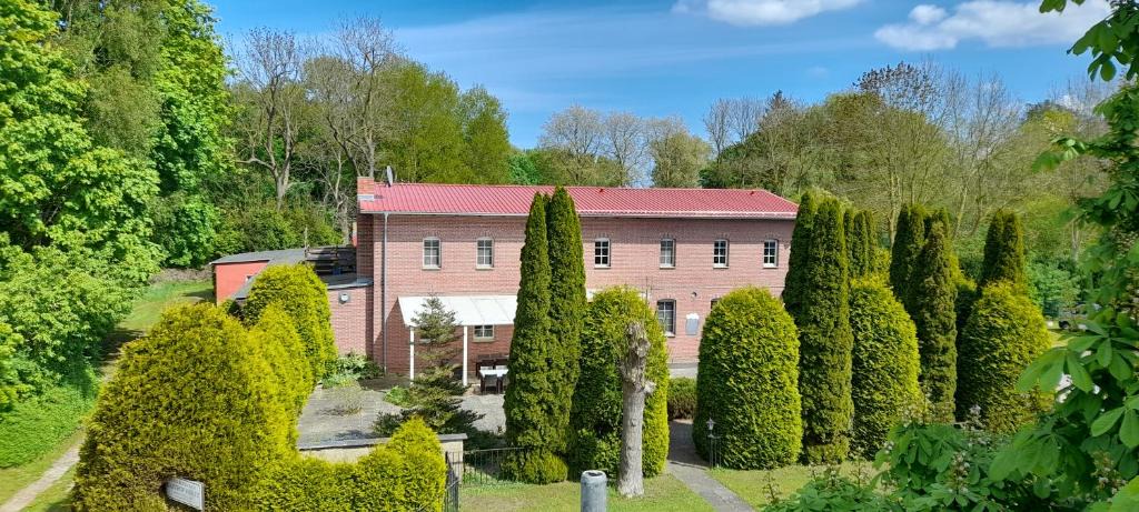 Mesekenhagen Bed & Breakfast | Gasthof Holtz