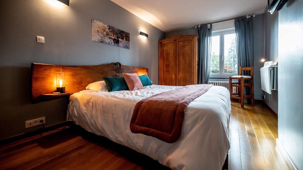 Gommegnies Bed & Breakfast | Gastronomic table and bed & breakfast (SUITE MORMAL)