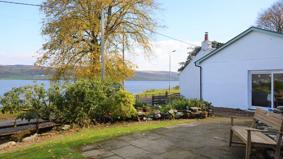 Tighnabruaich Cottage | Gate Cottage on the shore front, sleeping 6 persons.