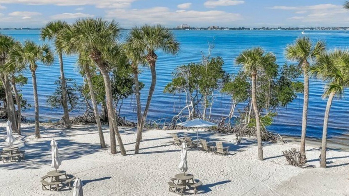Iona Condo | Gated community condo with private island minutes to Fort Myers Beach or Sanibel