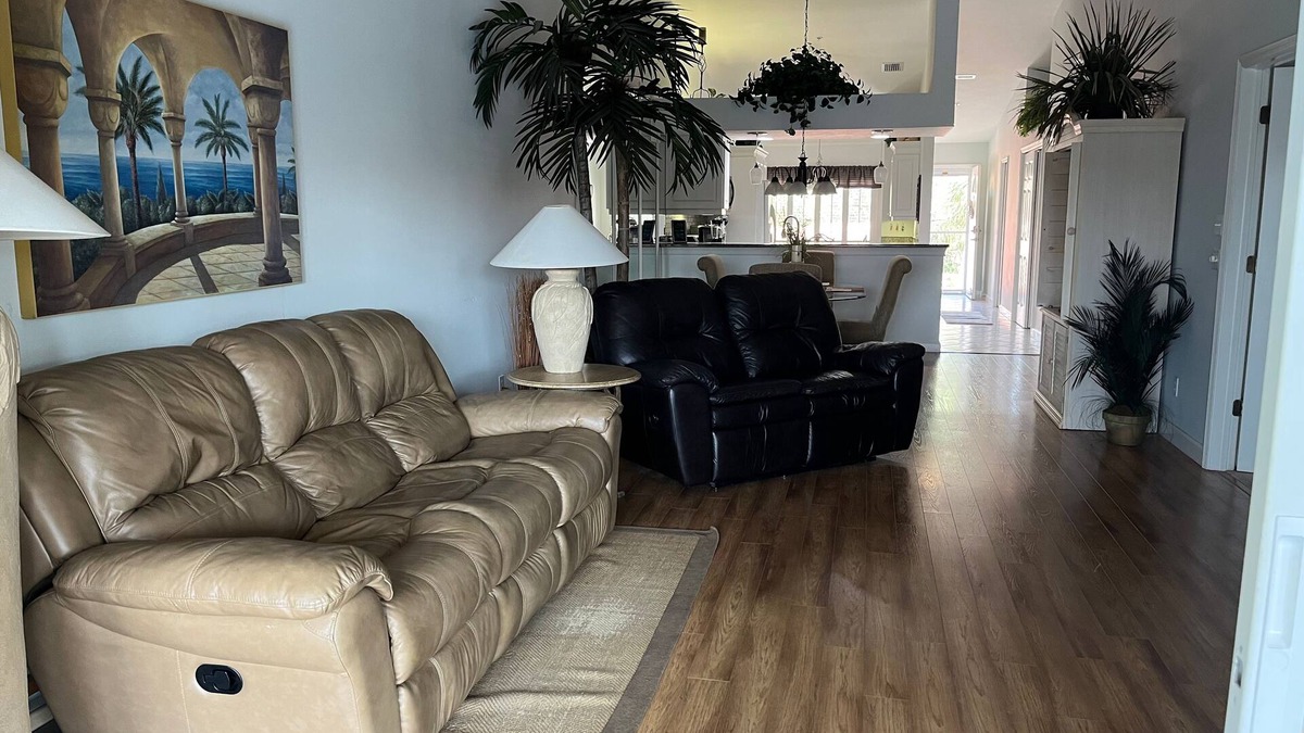 Naples Condo | Gated Community/Lazy River/Pool/Tennis/Granite/Tile/Lanai with Kitchen