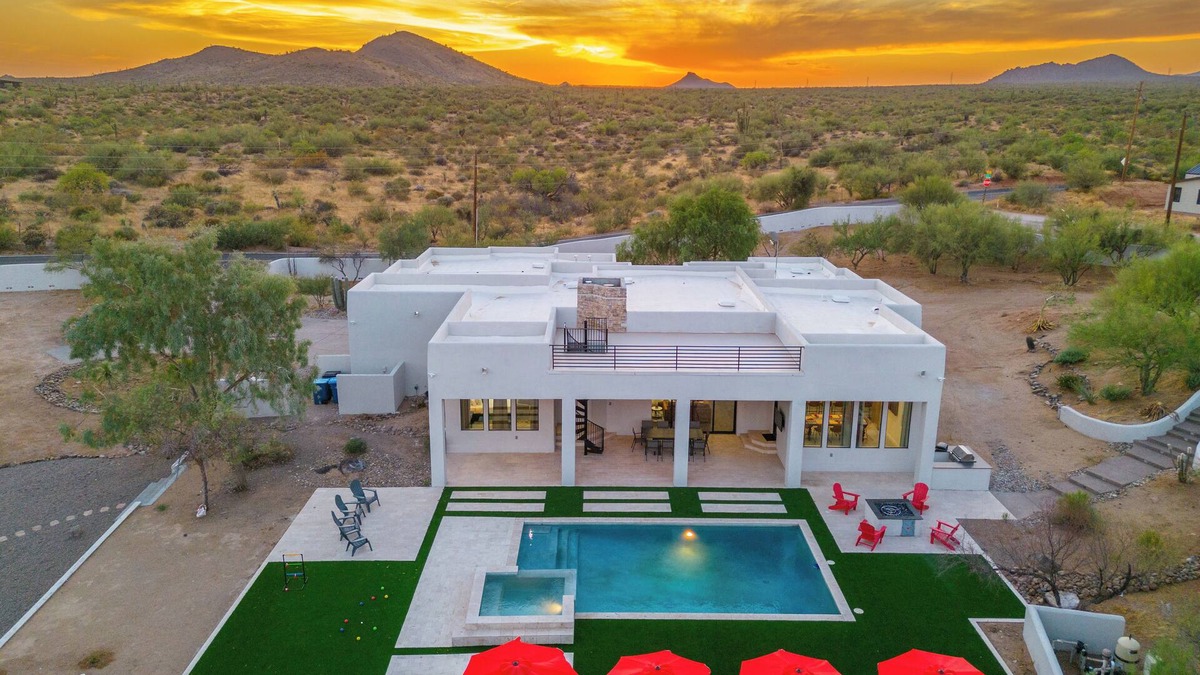 Pinnacle Peak House | Gated Estate Near Troon N. Pool, Hot-tub, Pickleball, Frisbee Golf, Bar & Arcade