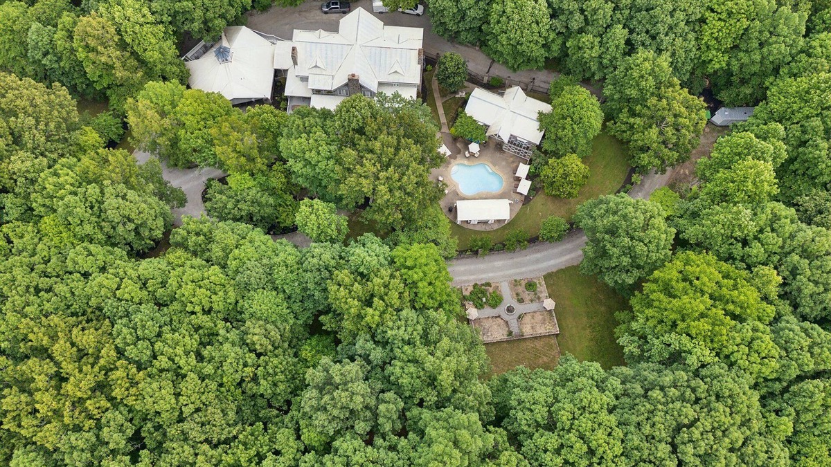 Kingston Springs House | Gated Estate w/Pool, Spa, Game Room & Gym + Near Golf Club | La Pearla Ranch