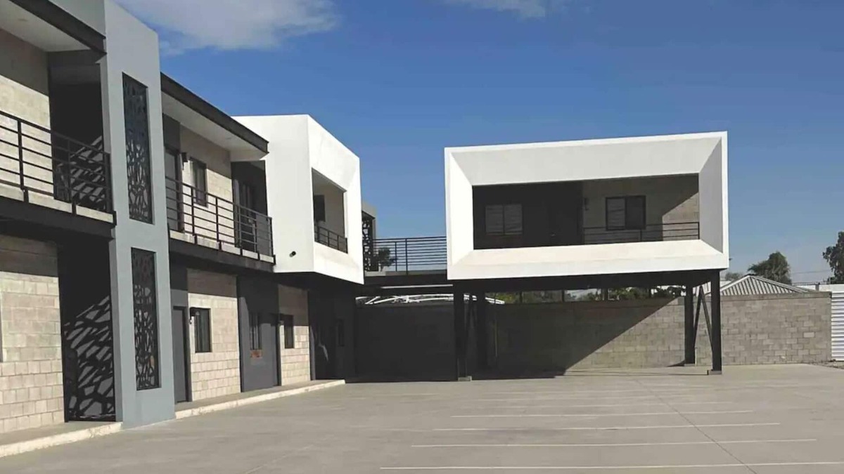Mexicali Apartment | Gated parking / Villas de Ruby