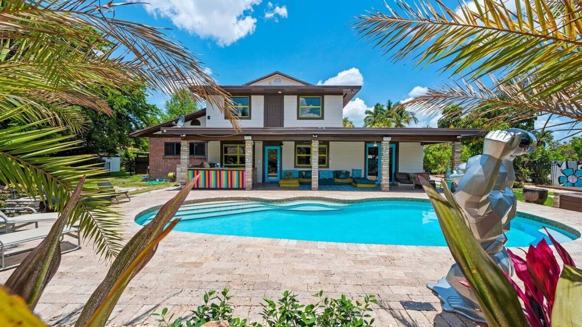Northeast Miami Villa | Gated Private Acre 5BR4BA Tropical Villa w/Theater