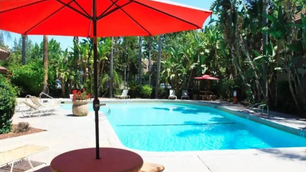 Downtown Condo | Gated, Private, Safe, Clean Upstairs Condo-Hospitals Nearby