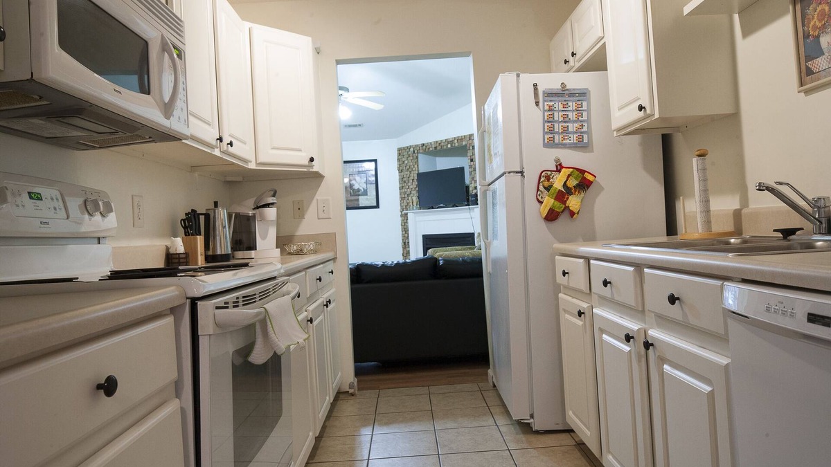 North Charleston House | Gated, Quiet 2 bd Townhome, Beautiful Community with walking trail and parks