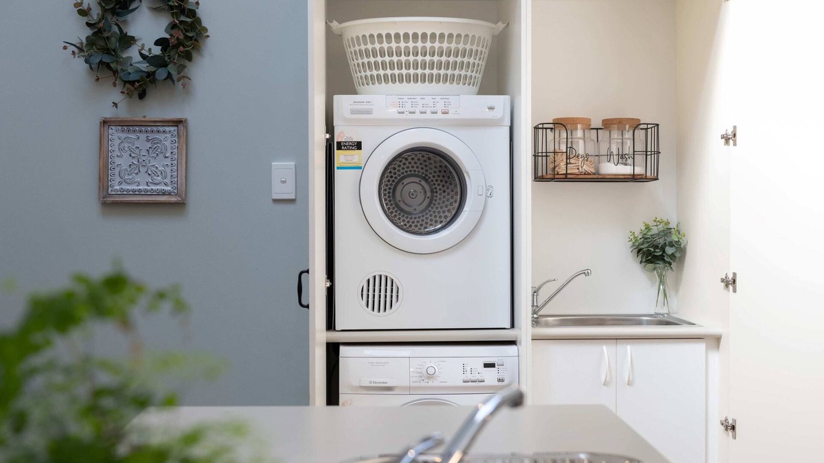 Crafers West Bed & Breakfast | Gateway to the Adelaide Hills. Modern apartment located in Crafers.