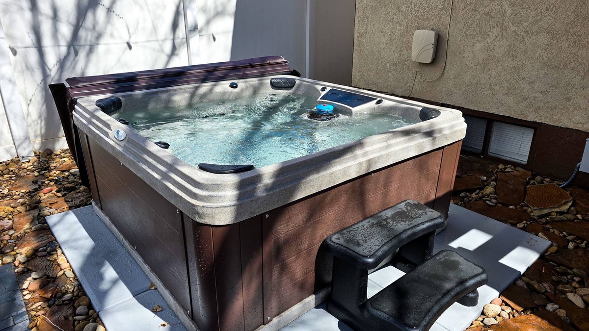 Price House | Gather here! Hot Tub, Huge Kitchen, Fireplace, & BBQ! Walk to Downtown Price!