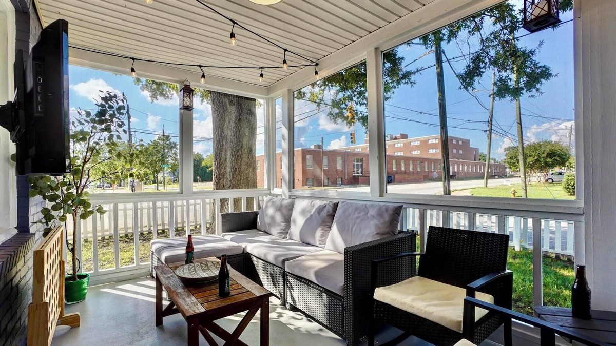 Downtown House | Gather! PingPong~6BR~PorchTV~Walk Dtwn~Pets~15+