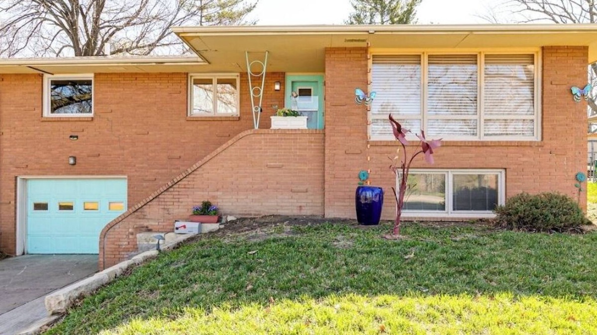 Lincoln House | Gathering Place near Medical facilities, Golf, Easily located