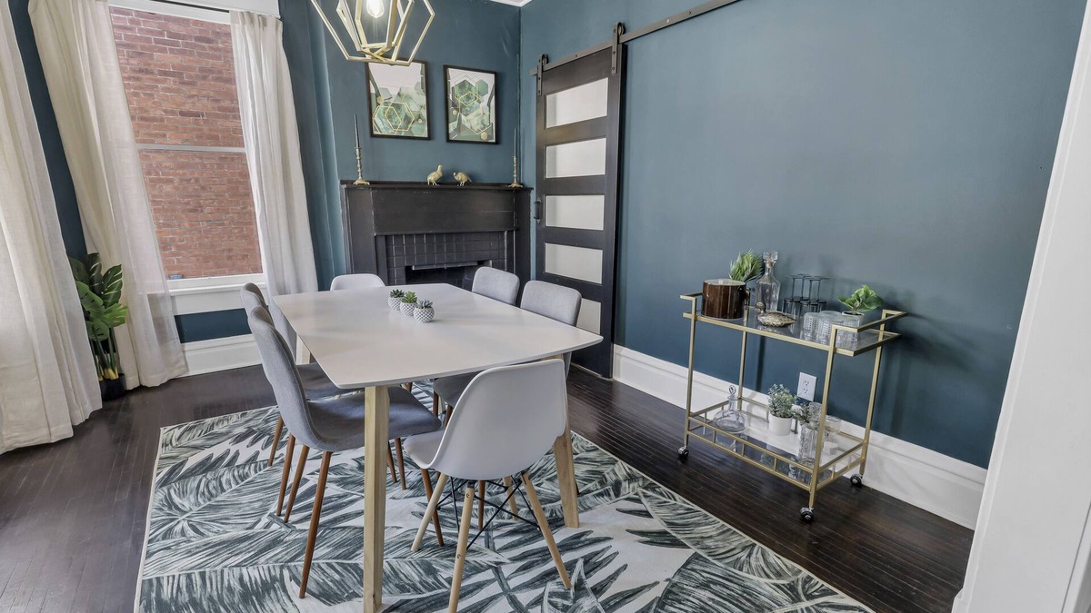 Livingston Park House | Gatsby vibes house in Old Oaks, close to everything