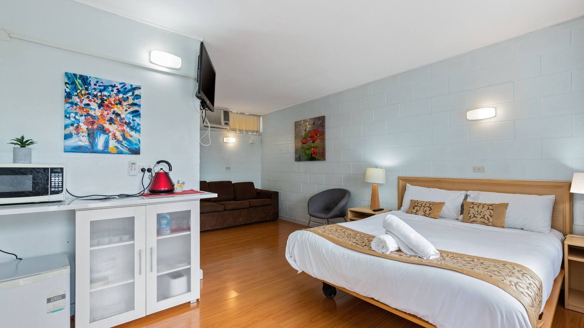 Strathmerton Hostel | Gazebo Motor Inn Room 10 - Clean Rooms with Private Bath Near Murray