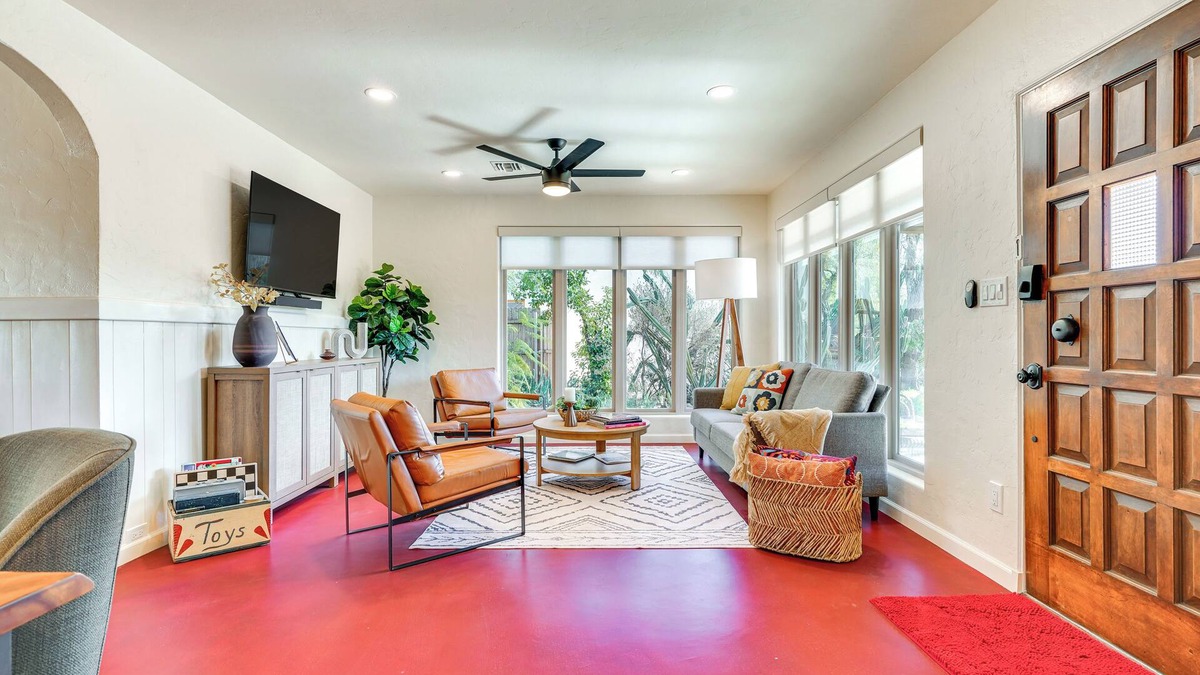 Grant - Glenn House | Gazebo, Patios & Grill: Colorful Tucson Retreat!