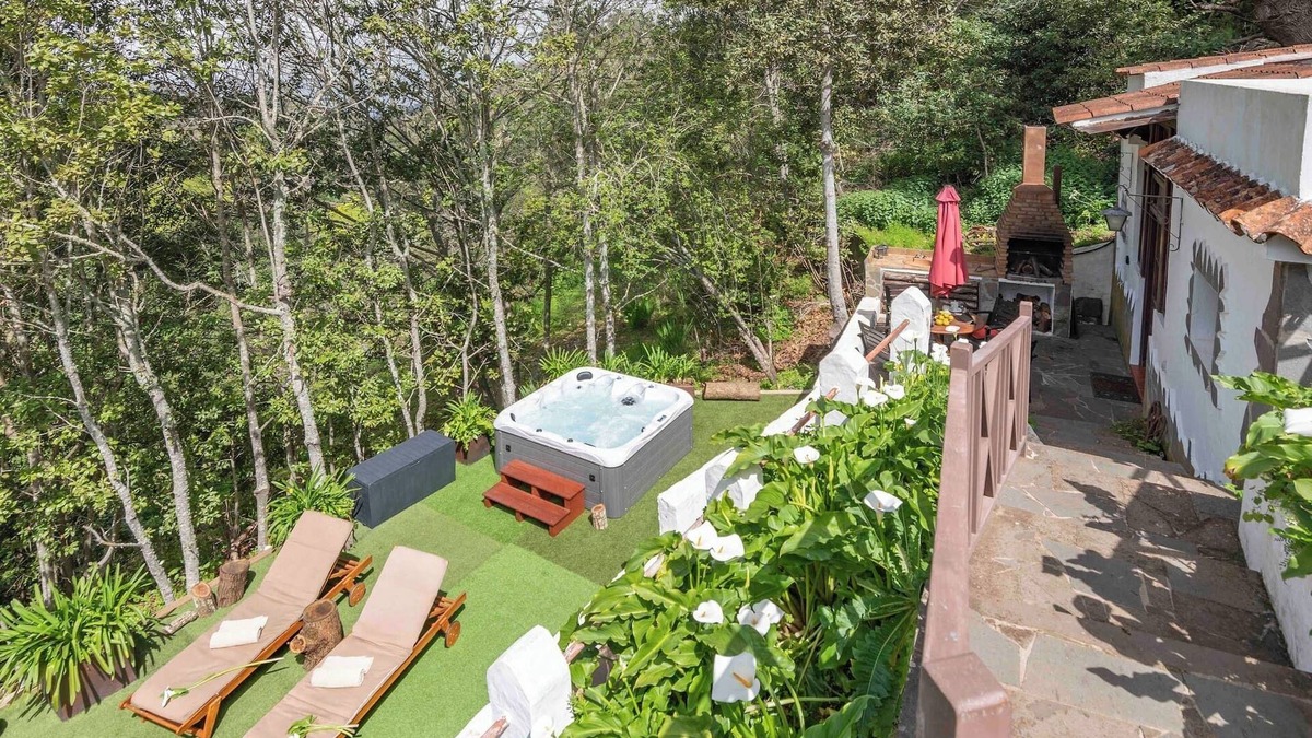 Fontanales Cottage | GC0004 Cozy cave cottage & private jacuzzi in Fontanales