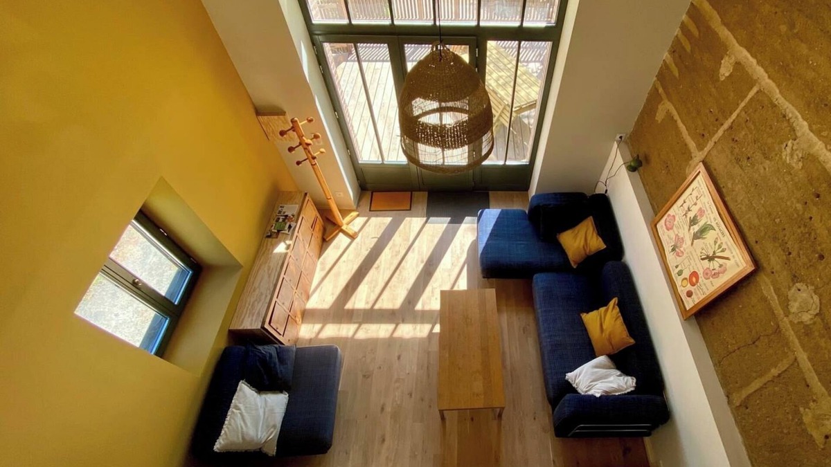 La Tour-de-Salvagny Apartment | Gd Appartement en Duplex, au Calme Avec Terrasse, Parking et Cour