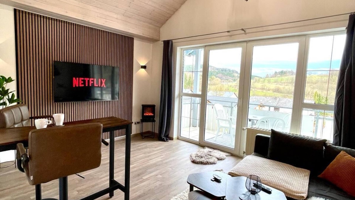 Stryck Apartment | Gemütliche Balkon-oase mit Blick auf Skywalk Perfekte Lage Smart TV