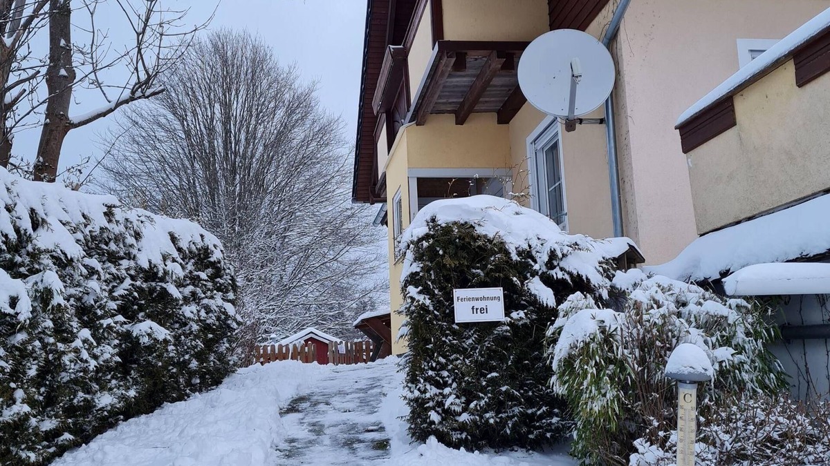 Neubau Apartment | Gemütliche Ferienwohnung mit eigenem Kaminofen und Balkon
