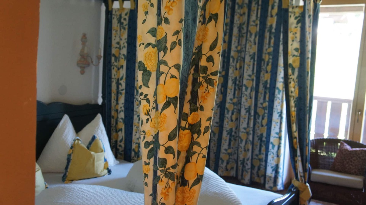 Vezzano Apartment | Gemütliche Ferienwohnung mit Grossem Sonnenbalkon und Geheiztem Schwimmbad,