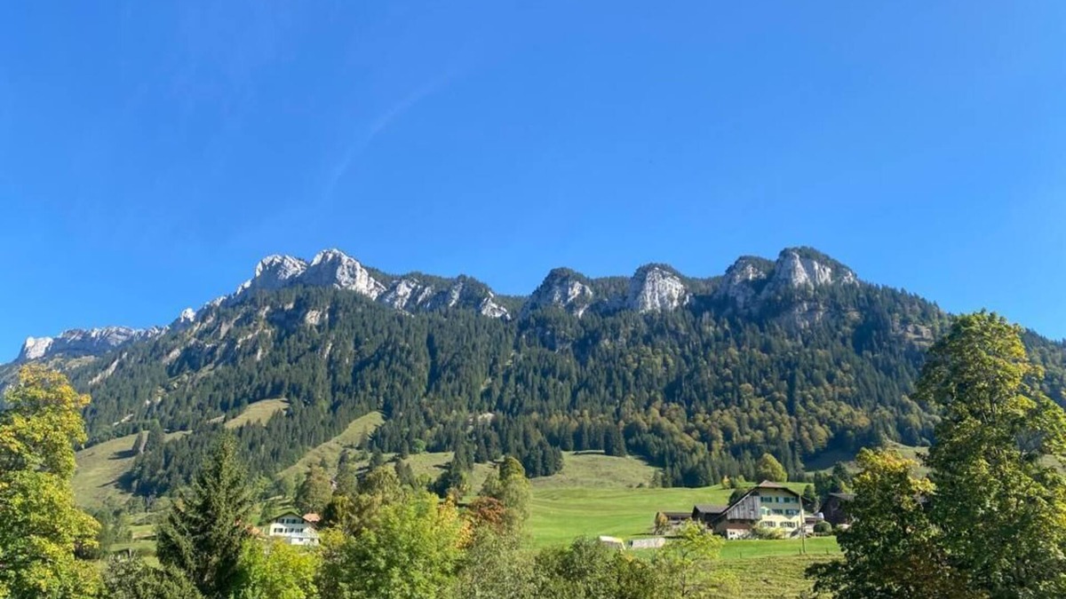 Fluehli Apartment | Gemütliche Ferienwohnung im Torbach in Historischem Glaserhaus