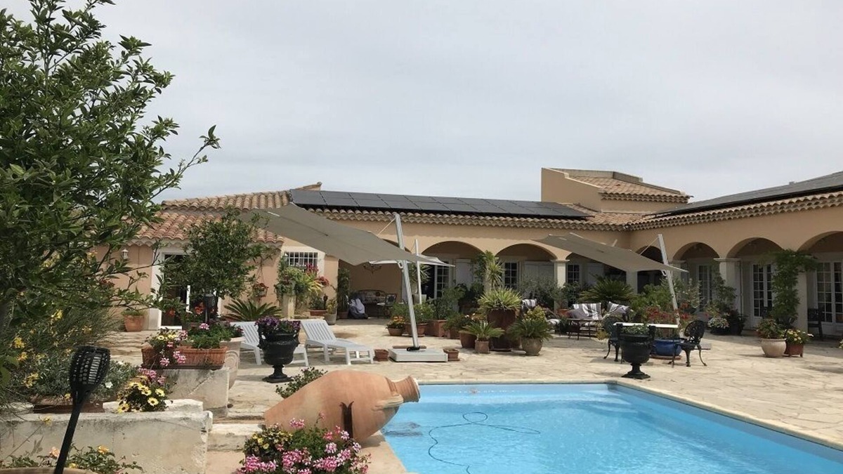 Arles Apartment | Gemütliche Ferienwohnung, Ideal für 2 Personen, Große Terrasse und Swimming-pool