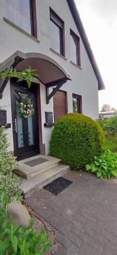 Halver Apartment | Gemütliche Ferienwohnung mit großer Dachterasse in gehobener Wohngegend