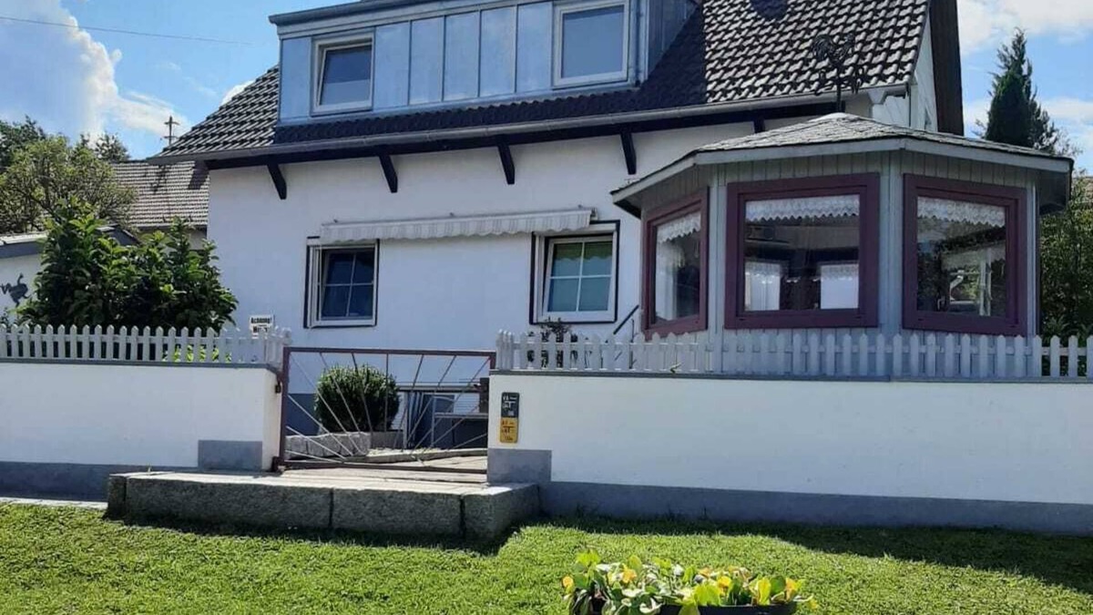 Leeder Apartment | Gemütliche Naturnahe Ferienwohnung in Oberbayern