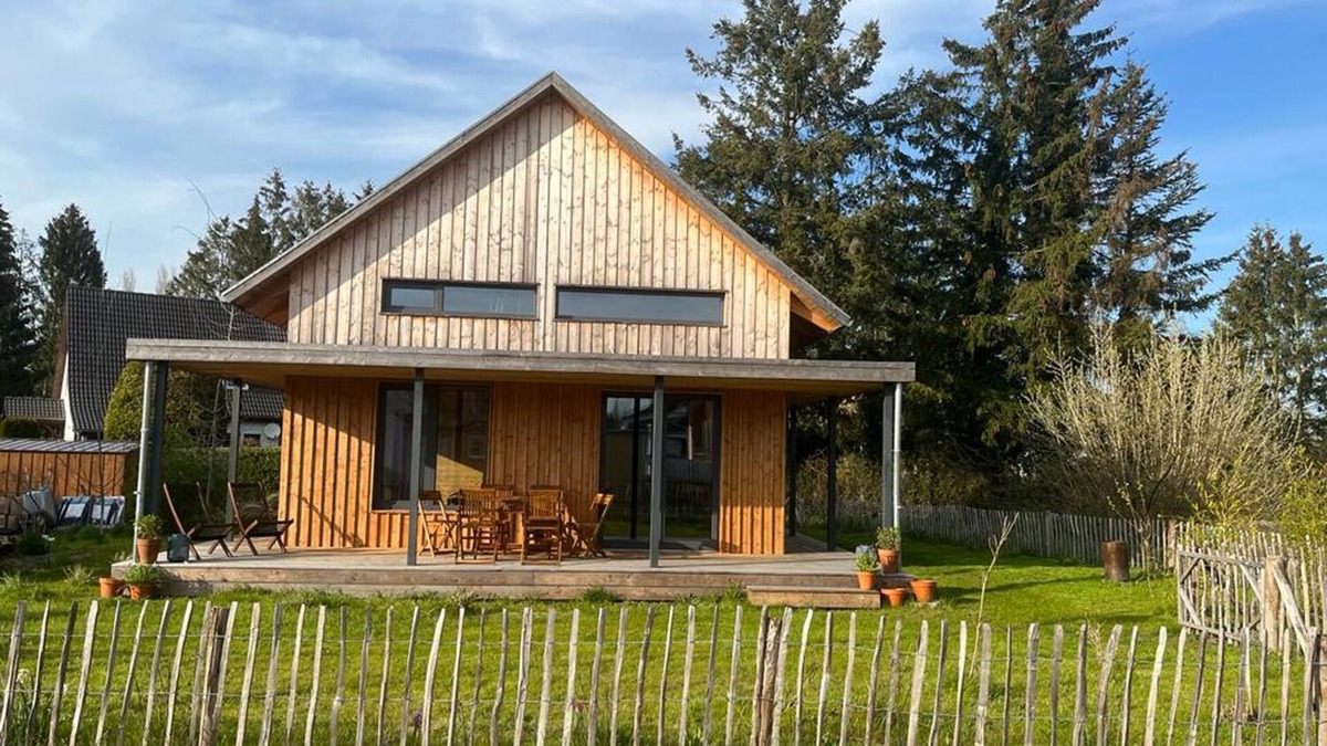 Warin House | Gemütliches Holzhaus am See