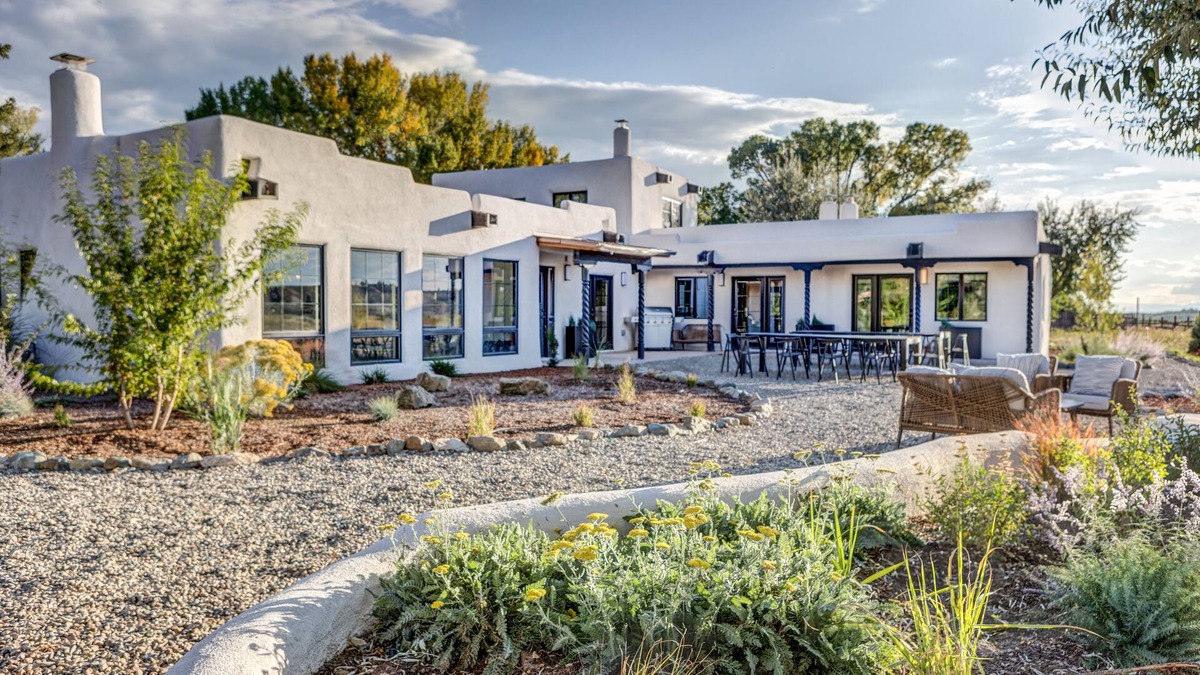 Taos House | Gem Hacienda-Taos, NM-Thanksgiving in a Luxe Home-9 bedrooms-Sleeps 30-Book Now!