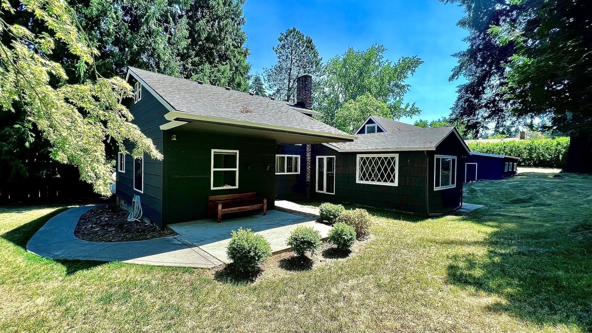 Milwaukie House | Gem in Milwaukie 2 bedroom - 2 Bathroom - Huge yard