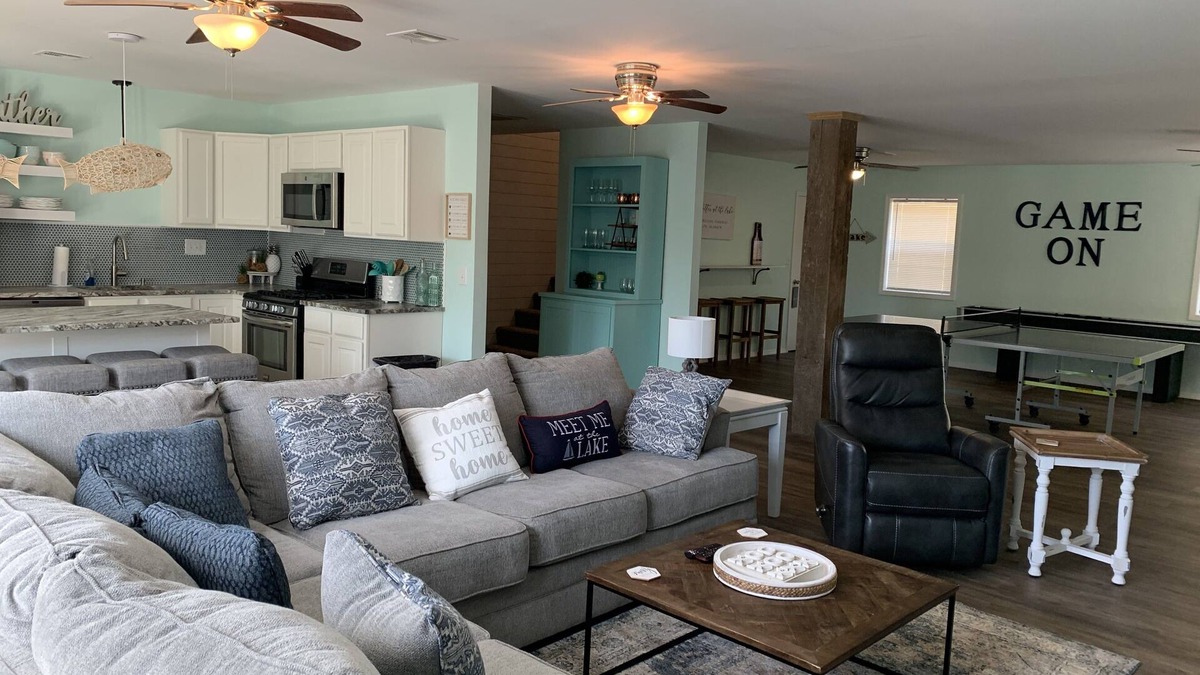 Pettit House | Gem on Lake Tenkiller with open floor plan and game room for kids/adults.