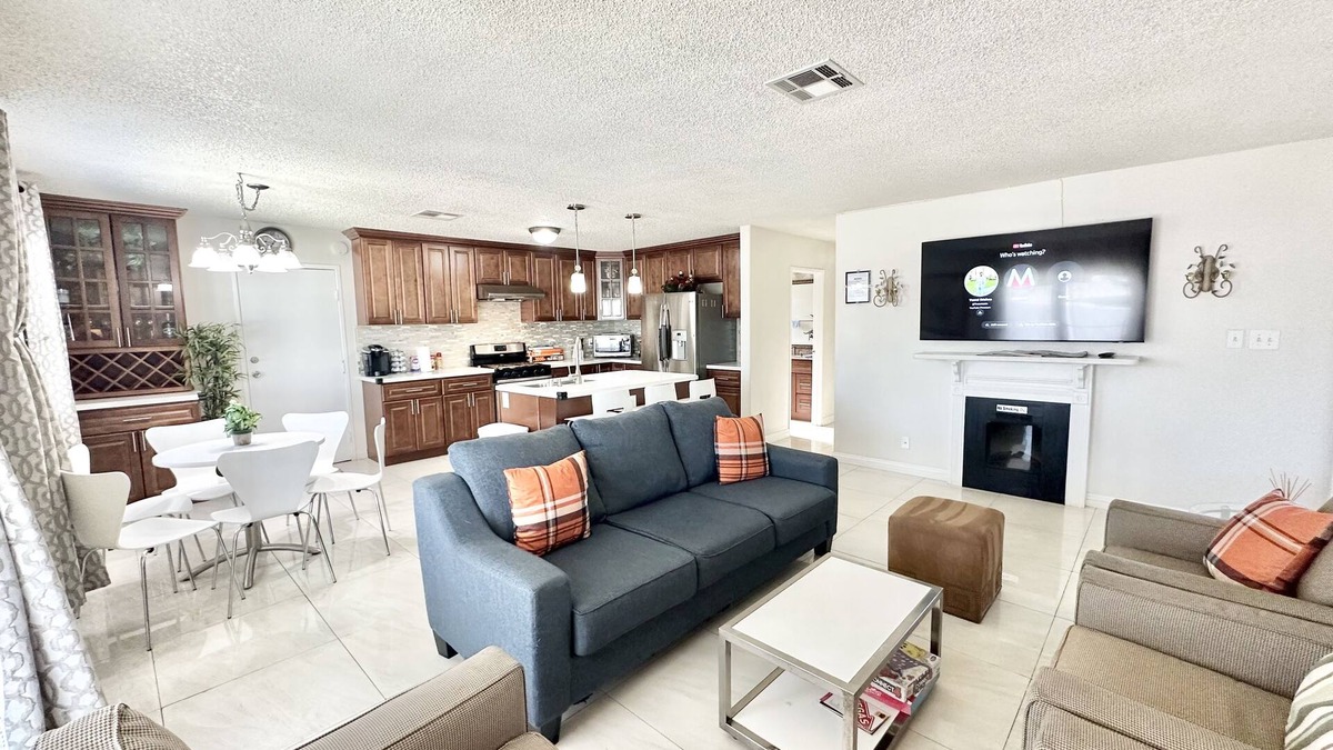 Chinatown House | Gem suite in China Town