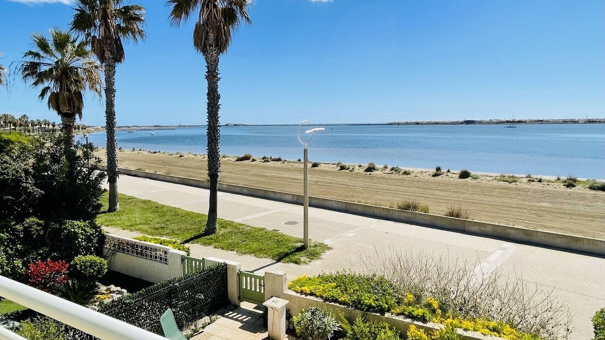 Gruissan House | Generous exclusive holiday home in a dream location right on the beach with great views