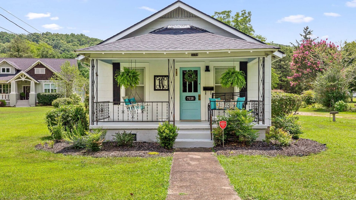 Hixson House | Genevieve's Cottage! Totally Renovated with all the Charm!