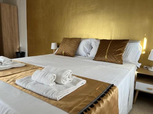 San Vincenzo House | Genova Gold Rooms