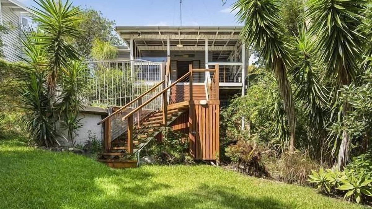 Boreen Point Cottage | Gentle Shores is a charming 3-bedroom cottage located in a breathtaking setting.