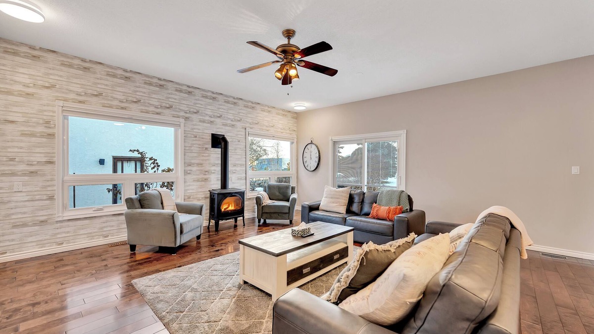 Sherwood Park House | Georgia - 3 BR Bungalow w/Deck, BBQ & Near Mall