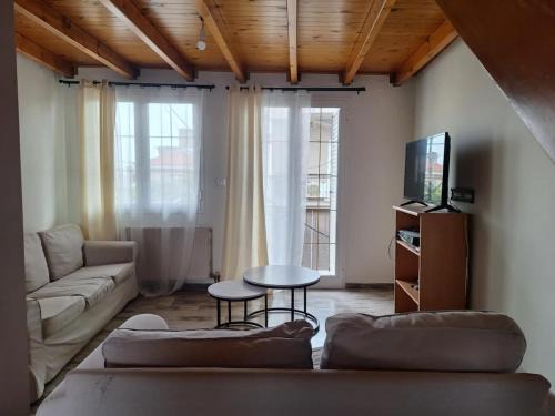 Neapoli-Sykies Apartment | Georgia's Family House - Kalamata Centre