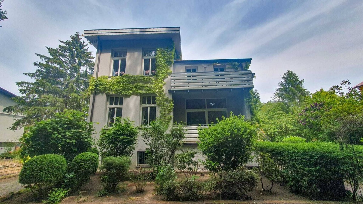 Gehlsdorf House | GERMAN VILLA - ENTIRE HOUSE Lots of space for friends, family with sauna garden