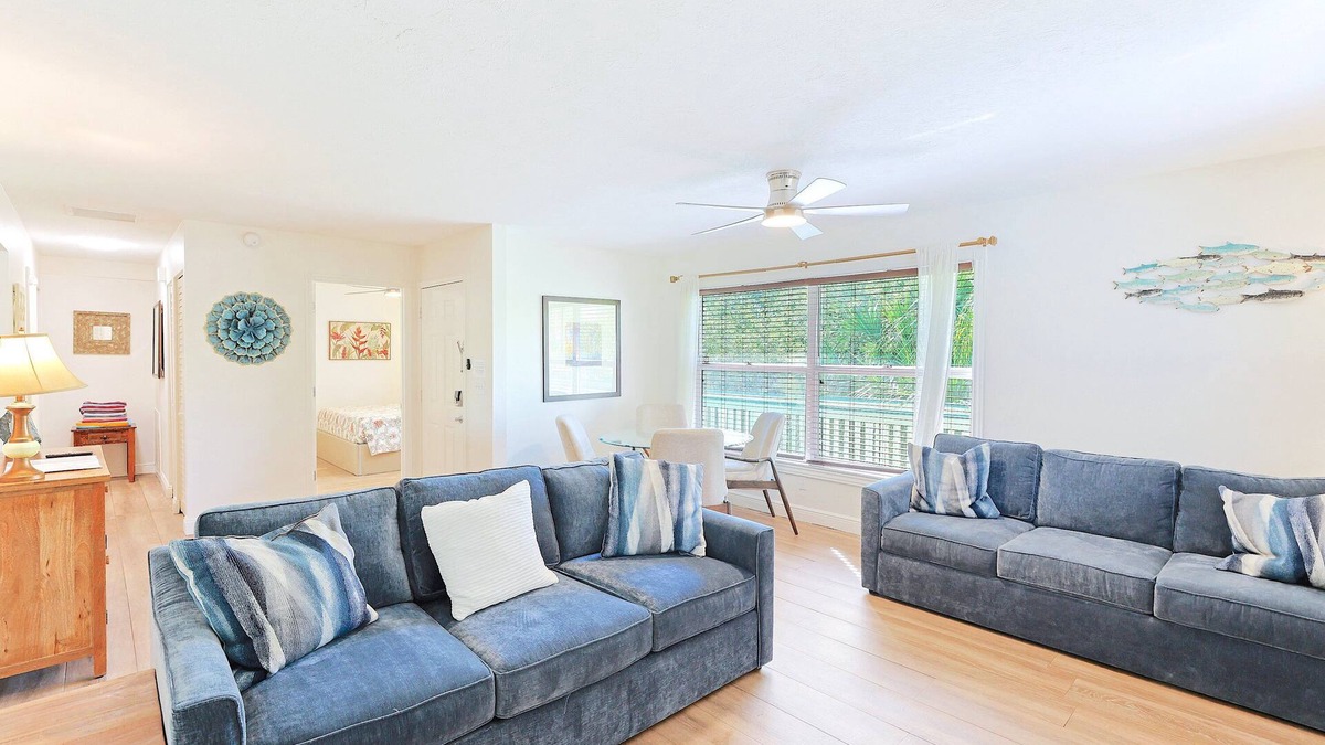Siesta Key Apartment | Gertrude's Siesta | 8-steps to Beach Path! 4-min Dining & Music! Hammocks, Snorkeling, Sunsets