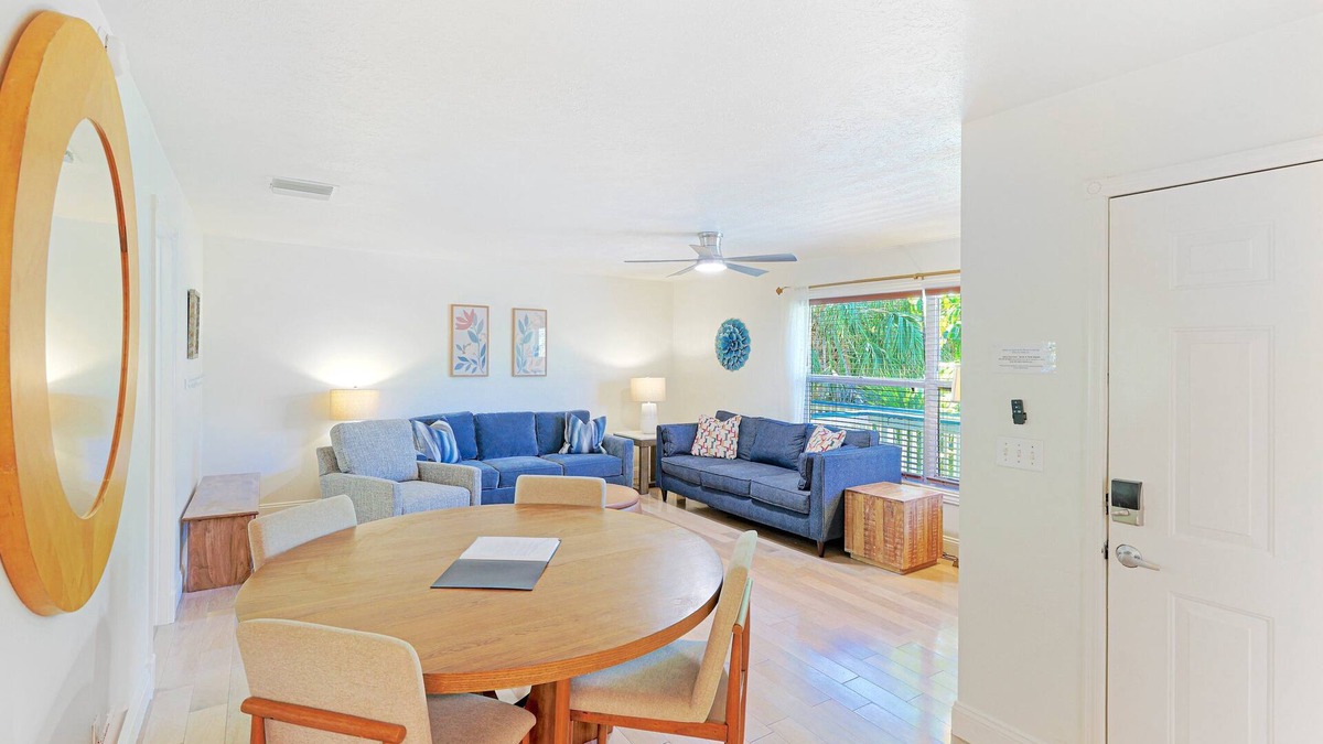 Siesta Key Apartment | Gertrude's Siesta | 8-steps to Beach Path! 4-min Dining & Music! Hammocks, Snorkeling, Sunsets