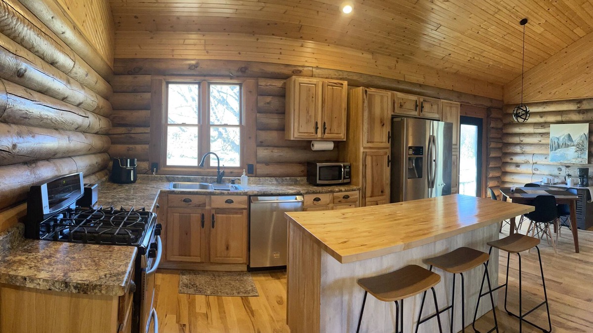 River Falls House | Get away from everything, be close to everything!